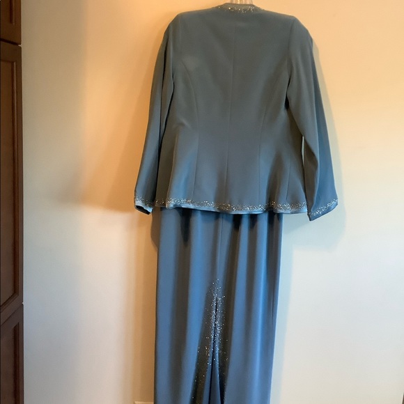 Women Long Evening Gown With Jacket Size 6. - Picture 8 of 16